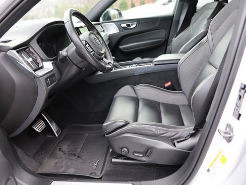 Used 2021 Volvo XC60 T6 R-Design image 19