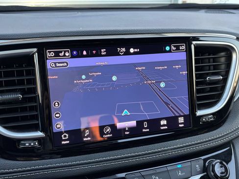 Used 2025 Chrysler Pacifica Limited FWD image 20