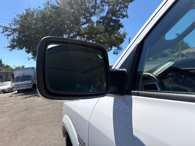 Used 2018 RAM 1500 Laramie w/ Convenience Group AWD/4WD image 33