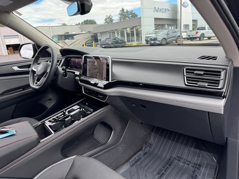 Used 2024 Volkswagen Atlas Peak Edition SEL AWD/4WD image 22