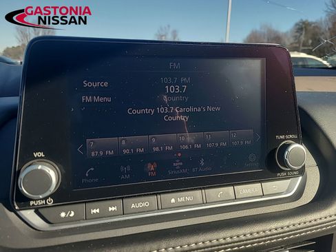 Used 2023 Nissan Rogue S image 33