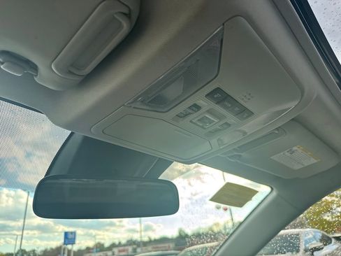 Used 2021 Toyota RAV4 XLE Premium image 26