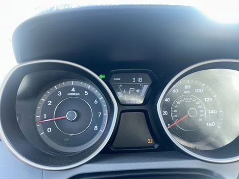 Used 2016 Hyundai Elantra SE image 3