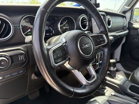 Used 2023 Jeep Wrangler Unlimited Rubicon 4xe w/ Cold Weather Group AWD/4WD image 16