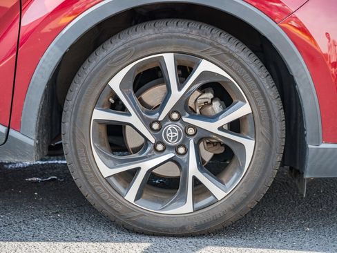 Used 2019 Toyota C-HR Limited FWD image 17