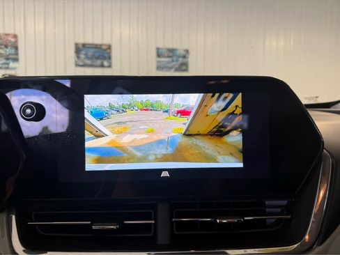 Used 2025 Chevrolet Trax LT FWD image 18