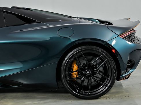 Used 2024 McLaren 750S Spider RWD image 9