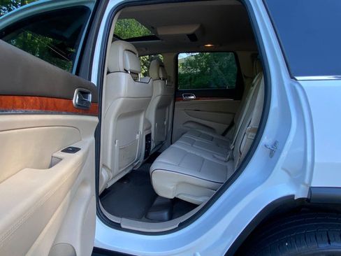 Used 2013 Jeep Grand Cherokee Overland AWD/4WD image 41