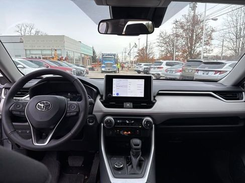 Used 2025 Toyota RAV4 XLE image 18