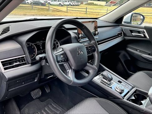 Used 2024 Mitsubishi Outlander ES AWD/4WD image 13