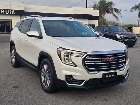 Used 2023 GMC Terrain SLT w/ Infotainment Package II image 3