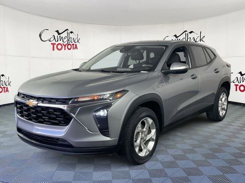 Used 2024 Chevrolet Trax LS w/ LS Convenience Package image 4