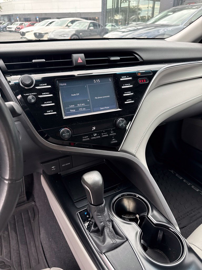 Used 2018 Toyota Camry SE w/ Convenience Package FWD image 12