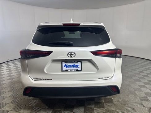 Used 2020 Toyota Highlander XLE AWD/4WD image 6