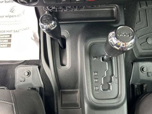 Used 2017 Jeep Wrangler Unlimited Sport w/ Quick Order Package 24S AWD/4WD image 23