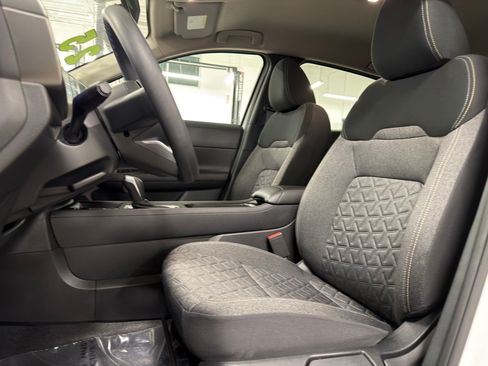 Used 2025 Nissan Kicks SV FWD image 5