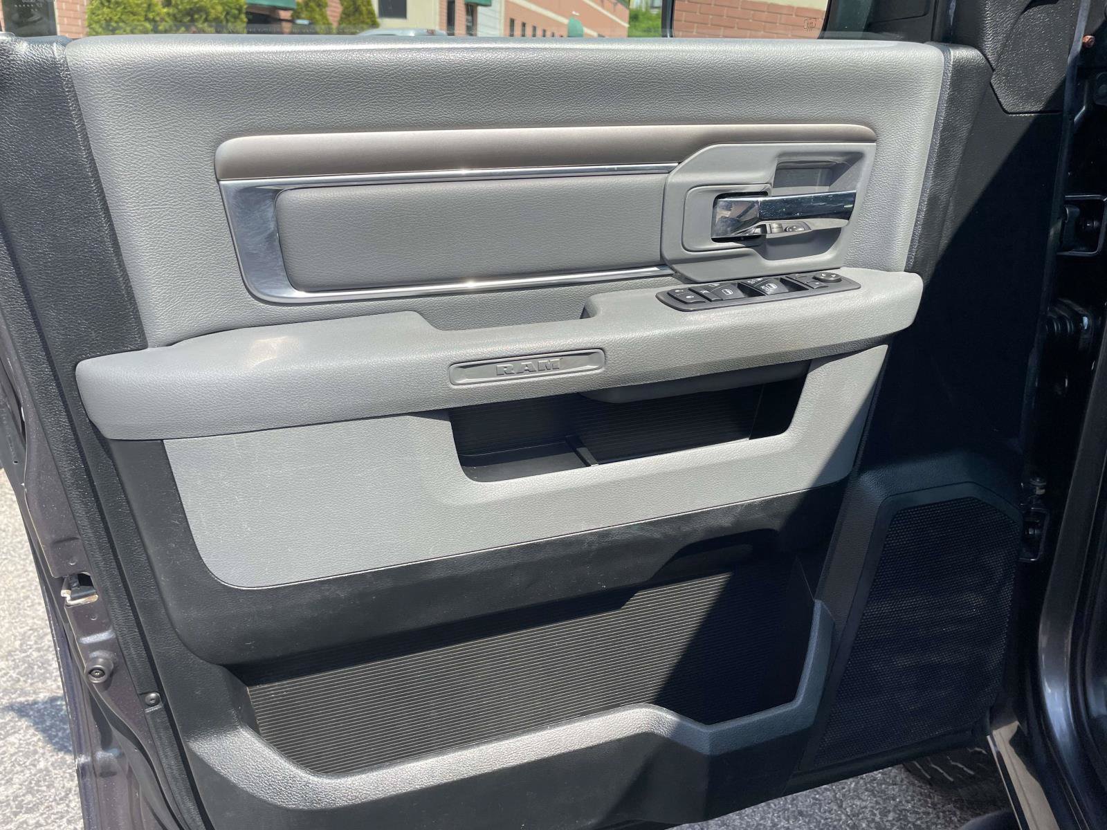 Used 2018 RAM 1500 Classic SLT AWD/4WD image 5