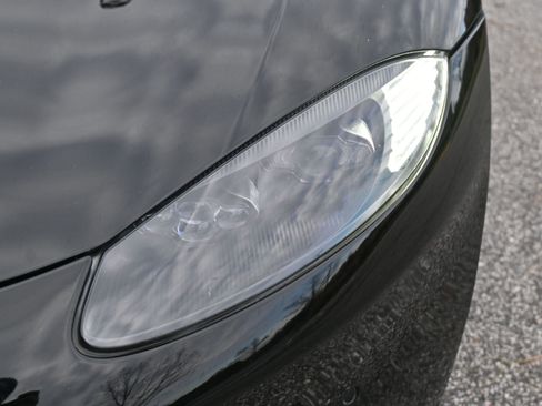 Used 2021 Aston Martin V8 Vantage Coupe image 14