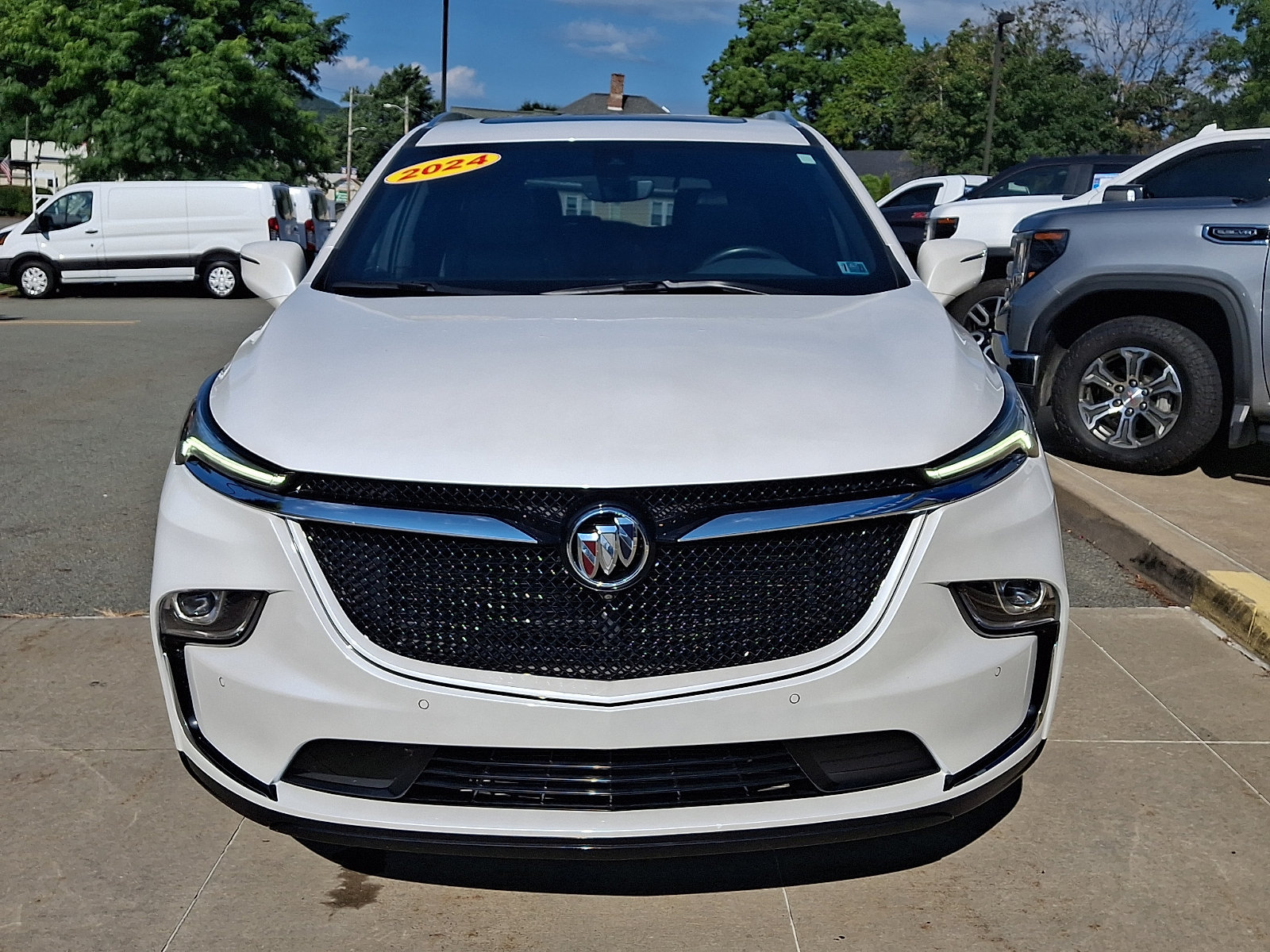 Used 2024 Buick Enclave Essence w/ Experience Buick Package AWD/4WD image 2