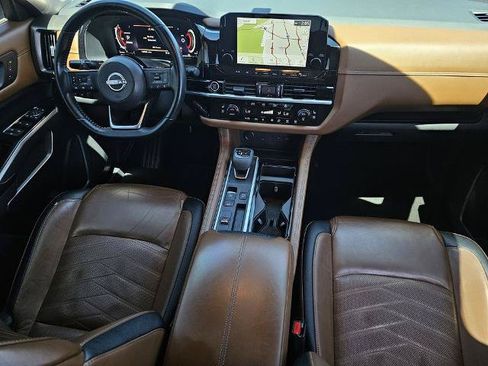 Used 2022 Nissan Pathfinder Platinum w/ Cargo Package FWD image 16