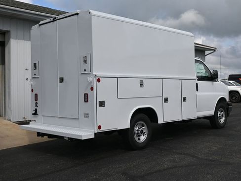 New 2025 GMC Savana 3500 w/ Power Convenience Package image 5