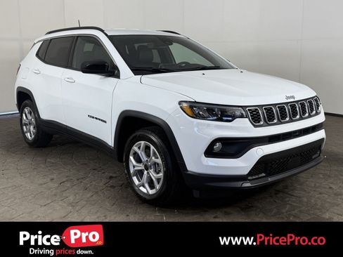 Used 2026 Jeep Compass Latitude AWD/4WD image 1