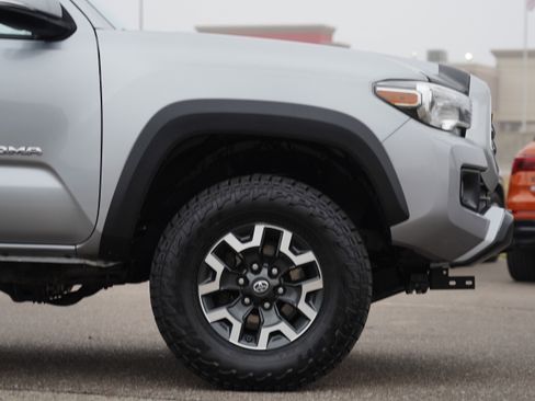Used 2018 Toyota Tacoma TRD Off-Road image 11