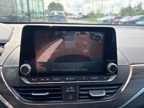 Used 2024 Nissan Altima 2.5 SV FWD image 16