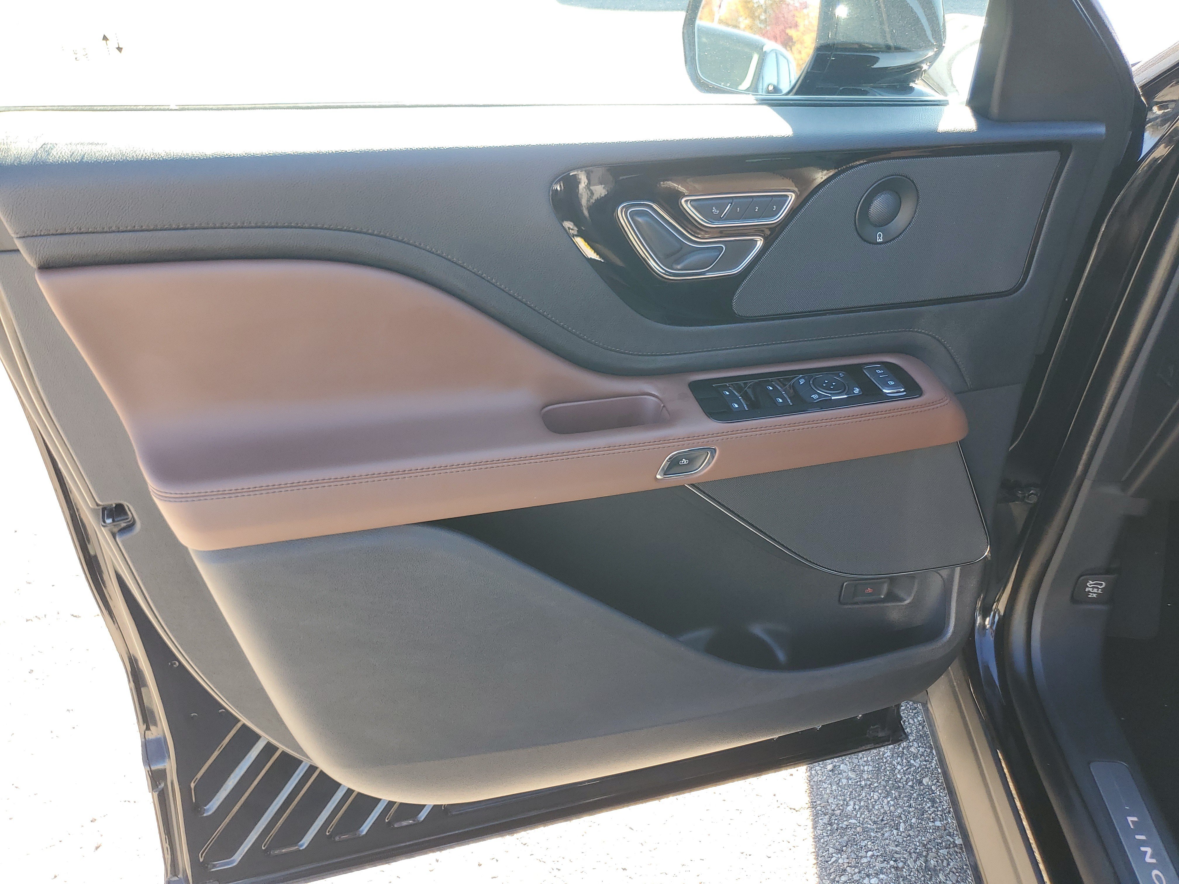 Used 2025 Lincoln Aviator Reserve w/ Illumination Package AWD/4WD image 10