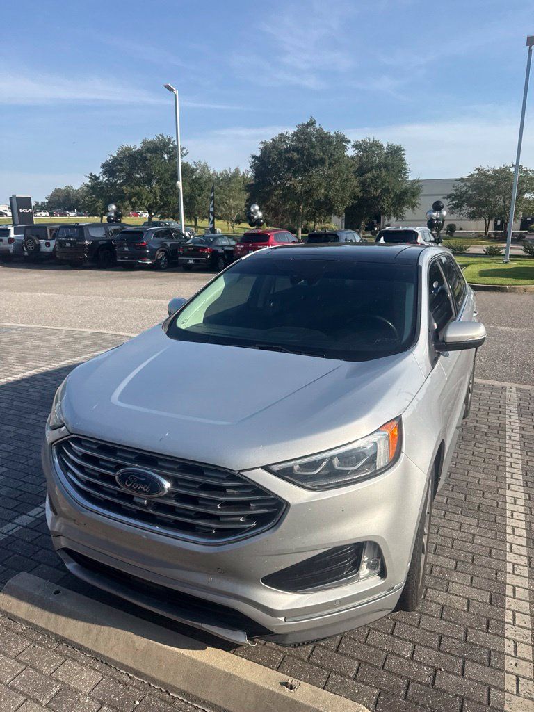 Used 2019 Ford Edge Titanium w/ Equipment Group 301A FWD image 2