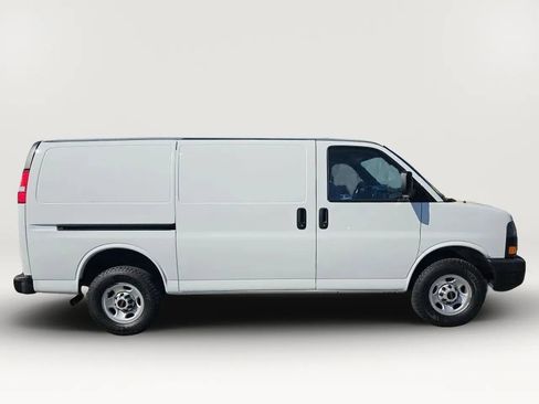 Used 2023 GMC Savana 2500 w/ Driver Convenience Package image 5