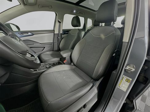 Used 2024 Volkswagen Taos SE w/ Panoramic Sunroof Package image 21