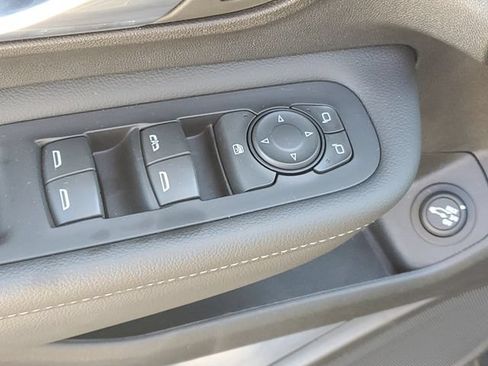 Certified 2023 GMC Terrain SLE w/ Driver Convenience Package AWD/4WD image 17