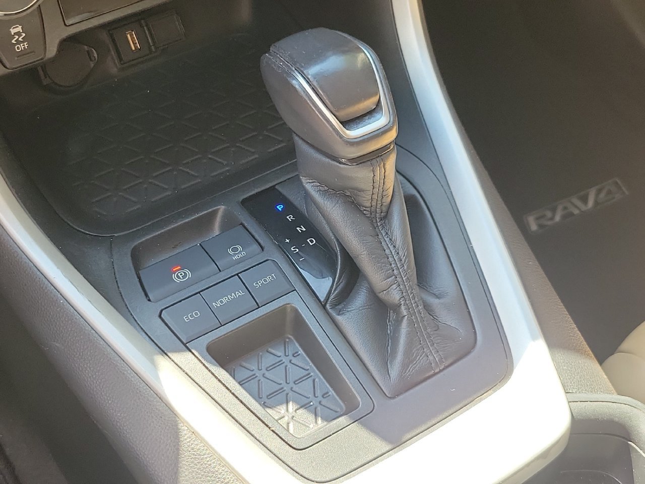 Used 2021 Toyota RAV4 XLE Premium FWD image 28