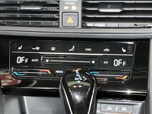 New 2026 Volkswagen Jetta SE FWD image 20