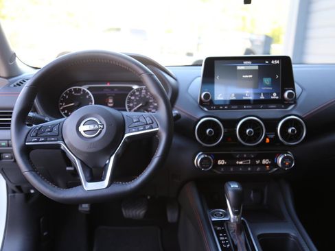 Used 2025 Nissan Sentra SR w/ SR Premium Package image 7