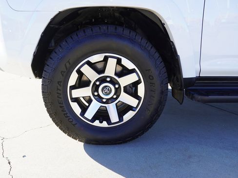 Certified 2022 Toyota 4Runner TRD Off-Road Premium image 13