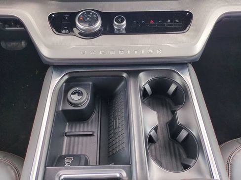 Used 2025 Ford Expedition Active AWD/4WD image 21