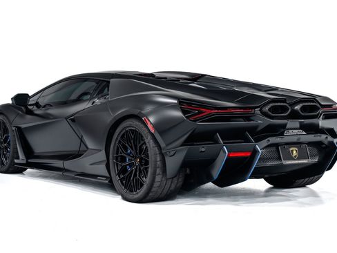 Used 2025 Lamborghini Revuelto image 6