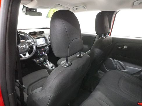 Used 2019 Jeep Renegade Latitude w/ Cold Weather Group image 24