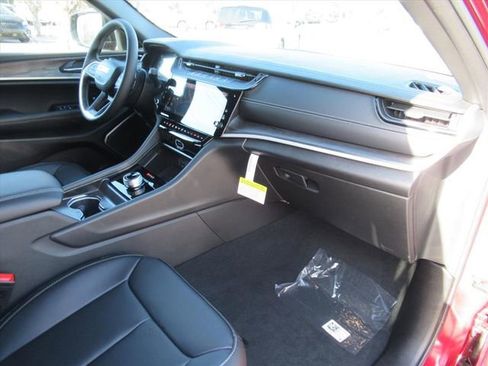 New 2026 Jeep Grand Cherokee Limited RWD image 11