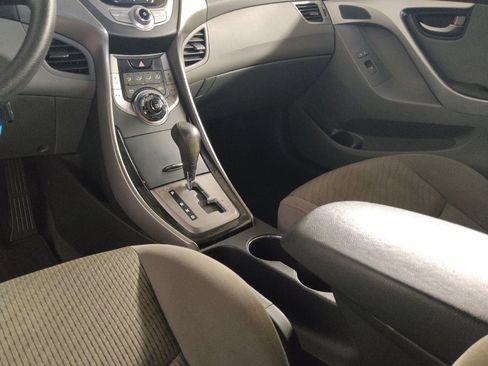 Used 2013 Hyundai Elantra image 26