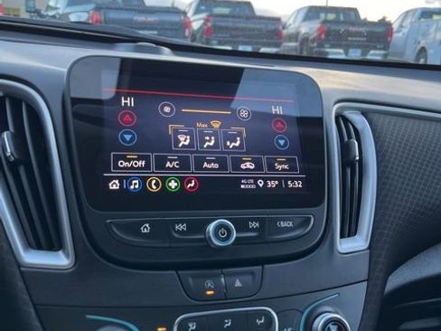 Used 2025 Chevrolet Malibu LT image 41