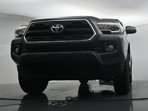 Used 2016 Toyota Tacoma SR5 w/ Towing Package RWD image 33
