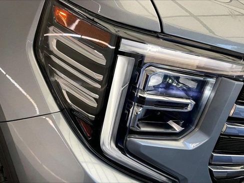 Used 2023 GMC Sierra 1500 SLT w/ SLT Premium Plus Package image 28