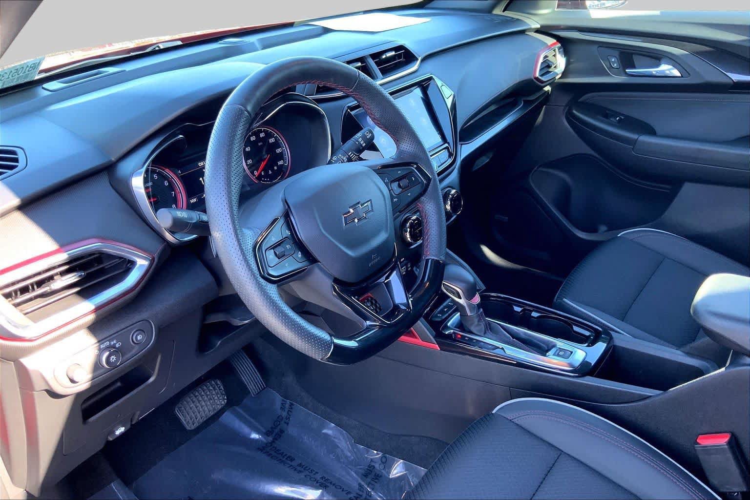 Used 2022 Chevrolet TrailBlazer RS w/ Sun and Liftgate Package AWD/4WD image 17