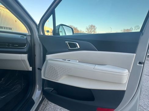 New 2026 Kia Carnival EX image 18