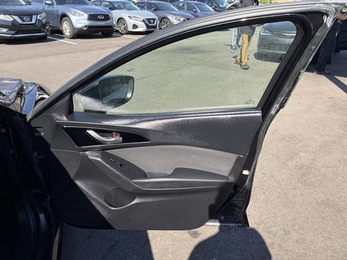 Used 2016 MAZDA MAZDA3 i Sport w/ Preferred Equipment Package image 22