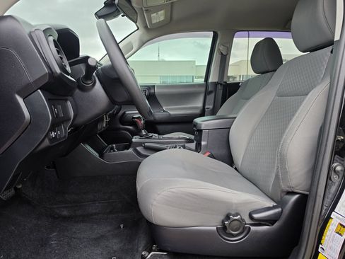 Used 2020 Toyota Tacoma SR w/ SR Convenience Package RWD image 11