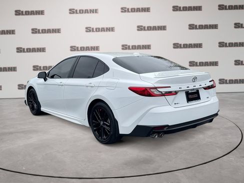 Used 2025 Toyota Camry SE w/ Convenience Package image 3